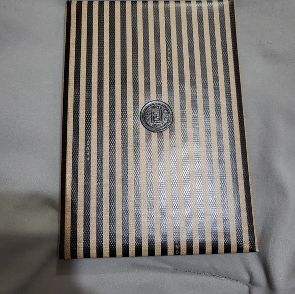 Fendi phone book - Picture 2 of 5